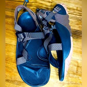 New Without Box Ladies Nike Trail Sandals